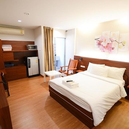 Thaiphiphat House Бангкок Екстер'єр фото