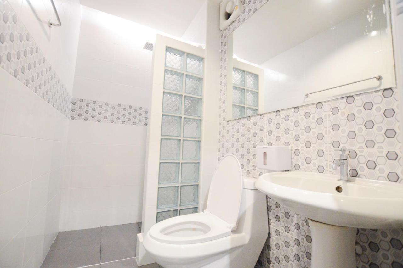 Thaiphiphat House Бангкок Екстер'єр фото