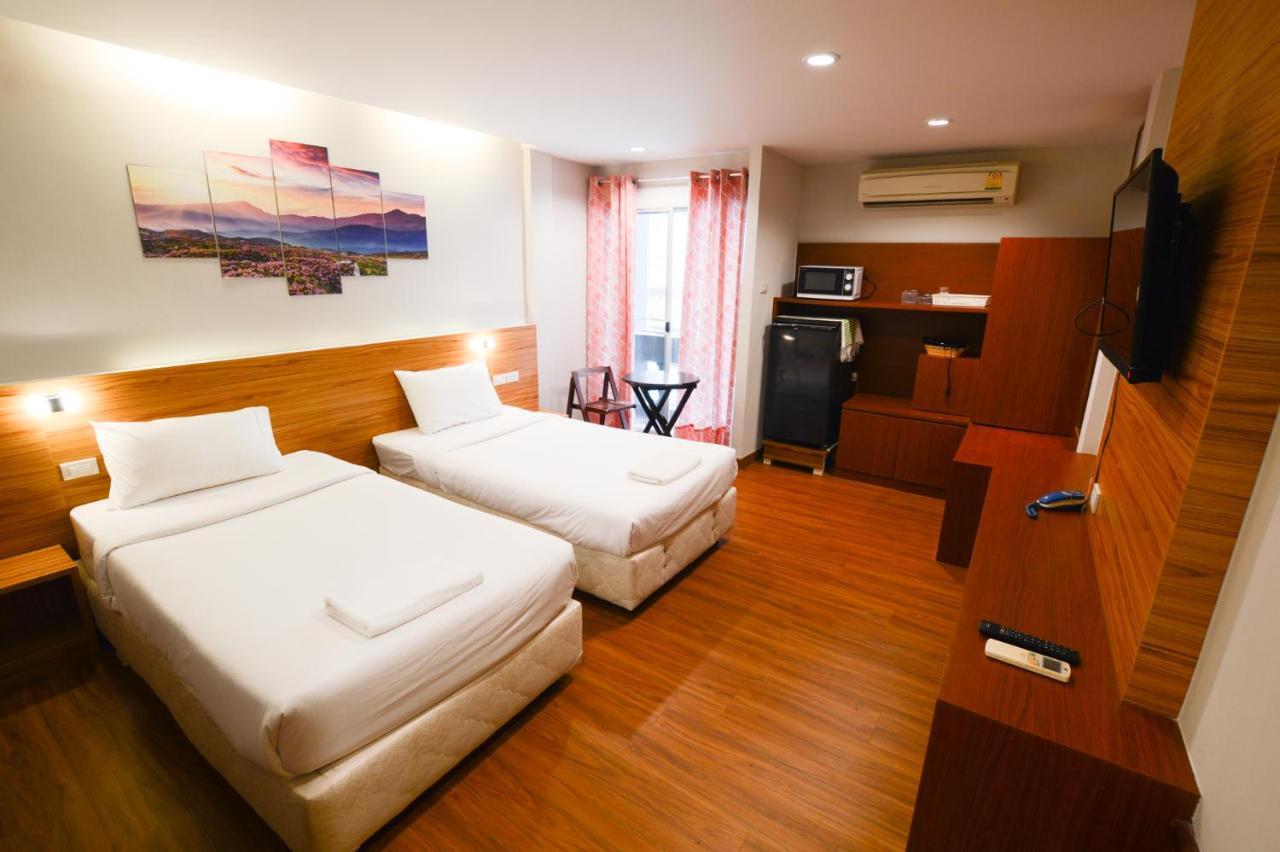 Thaiphiphat House Бангкок Екстер'єр фото